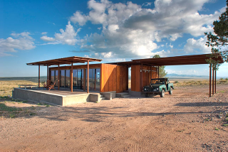 Illustration for article titled 9 of the Coolest Prefab Houses in History